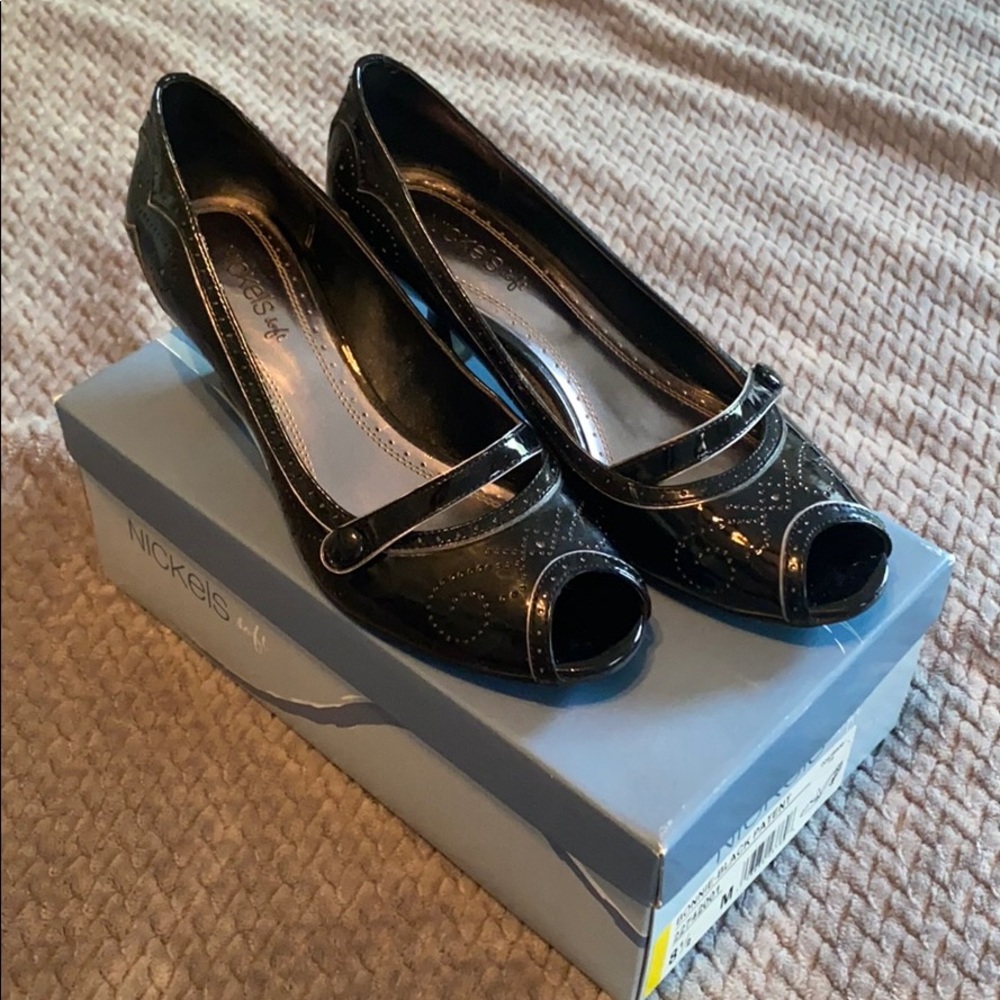Women’s black heels